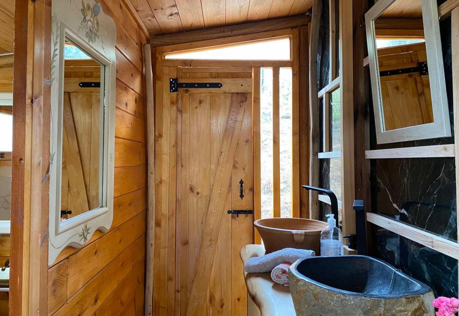 Wooden House At The Mountain-Private Guest House Paranimfoi Ngoại thất bức ảnh
